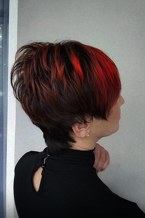 Стрижка пикси - это смелая и стильная прическа, которая подходит практически всем женщинам. 02