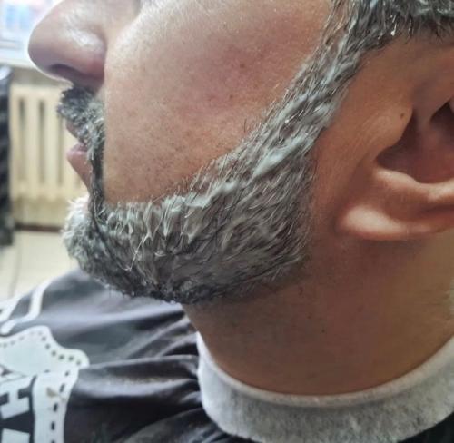 Современные мужчины при высоком ритме жизни успевают строить карьеру и следить за собой. 01