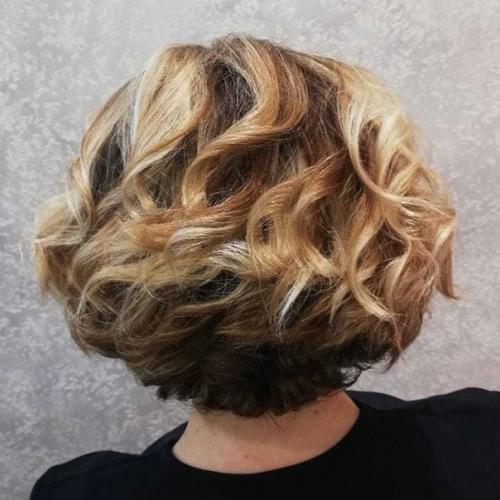 Многие думают, что разнообразить причёски на короткие волосы трудно. 01