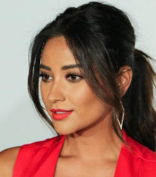 Стилисты не перестают напоминать нам, что элегантность всегда была в моде, и этот год не стал исключением. 03 Стилисты не перестают напоминать нам, что элегантность всегда была в моде, и этот год не стал исключением. 03