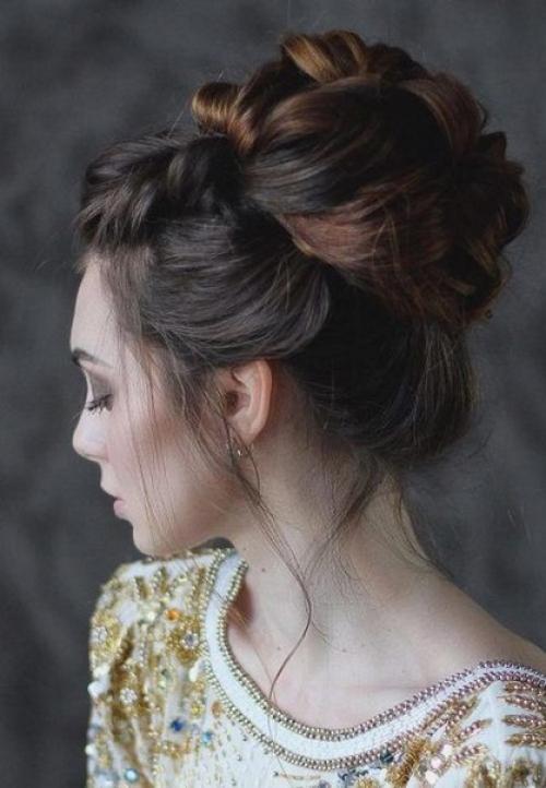 Красивая прическа пучок 2021 в повседневном и вечернем варианте, крутые фото идеи. 02