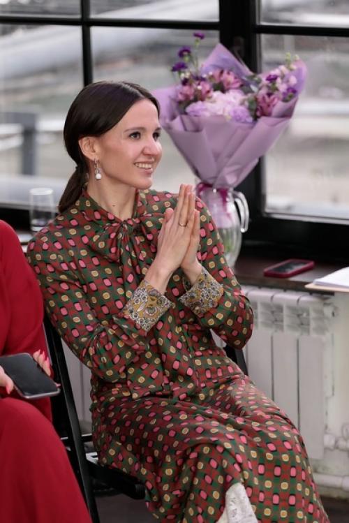 Новое платье, созданное специально по случаю дня рождения. 04