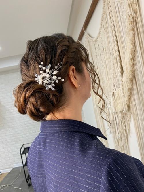 Локоны серфера - это знаменитая укладка, которая отличается эффектными кудрями овальной формы. 06