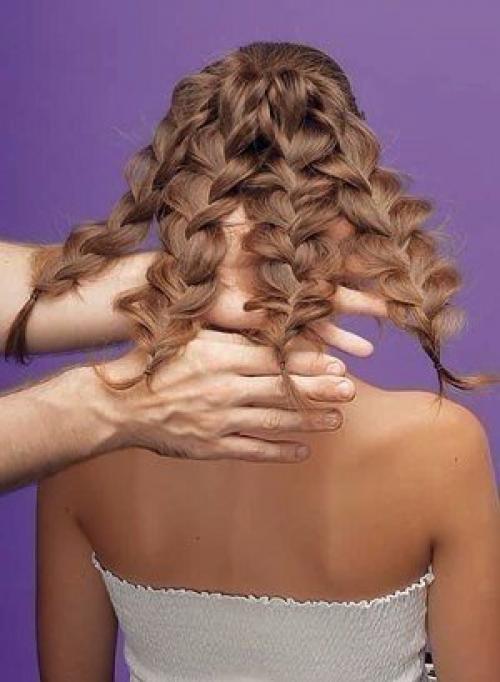 Лучше всего такая укладка на длинных волосах смотрится. 08