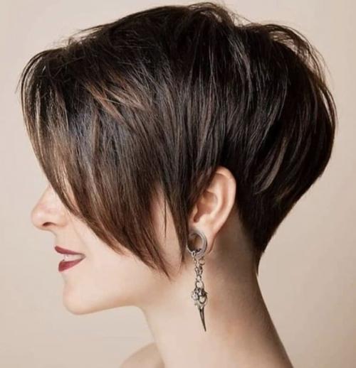 Модная стрижка пикси - превосходный вариант для активных женщин, не боящихся смелых экспериментов со своей внешностью. 05