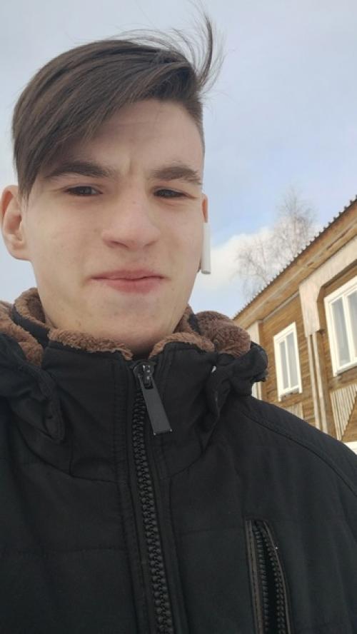 Undercut -  одна из стрижек, относящихся к длинным видам мужских причёсок. 02