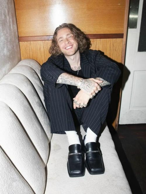 Егор крид решил перезапустить образ, который когда-то сделал его главным Крашем поп - сцены.

