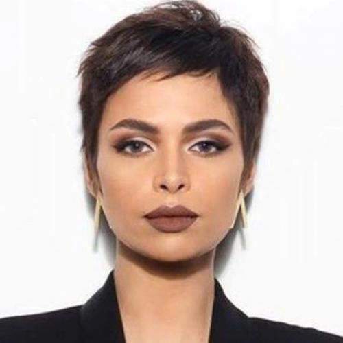 Модная стрижка пикси - превосходный вариант для активных женщин, не боящихся смелых экспериментов со своей внешностью. 01