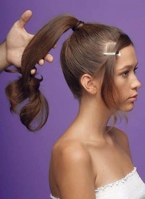 Лучше всего такая укладка на длинных волосах смотрится. 01