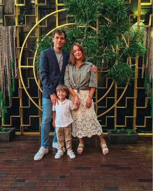 Внук и правнук Юрия гагарина удивительно похожи на него. 02