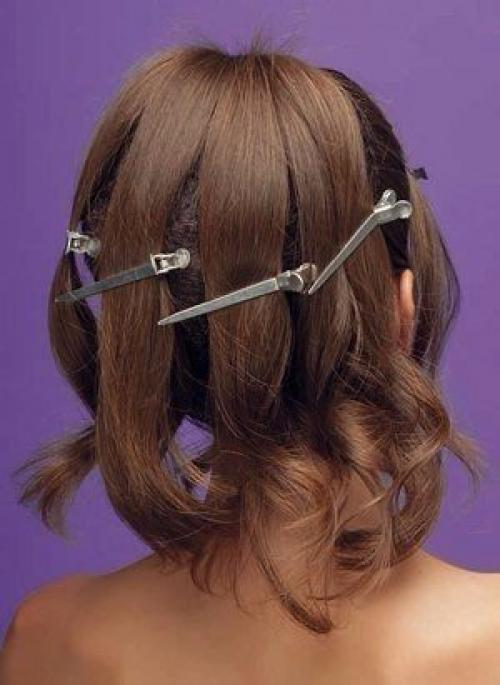 Лучше всего такая укладка на длинных волосах смотрится. 05