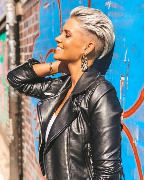 Модная стрижка пикси - превосходный вариант для активных женщин, не боящихся смелых экспериментов со своей внешностью. 04