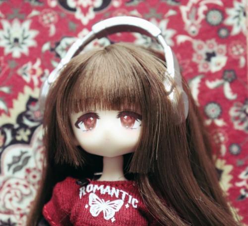 Ещё один обзор на куклу, которая похожа на предыдущую и не случайно. 02