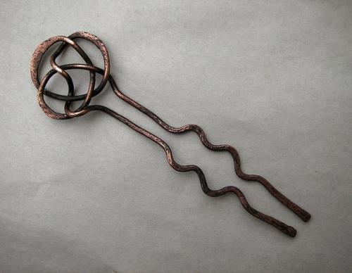 История заколки для волос. История заколки. В древнем Египте заколки незаменимой вещью были.