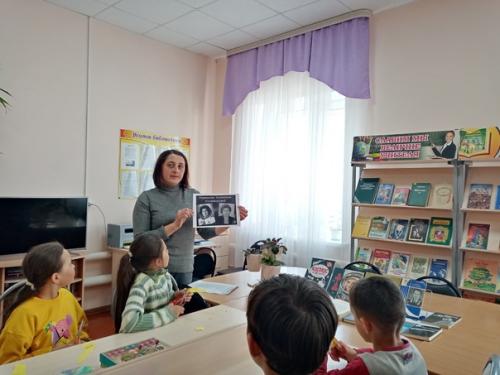 В начале 60-х гг. XX века после легендарного полета в космос Юрия Гагарина сотни тысяч молодых людей мечтали повторить его подвиг. 08 В начале 60-х гг. XX века после легендарного полета в космос Юрия Гагарина сотни тысяч молодых людей мечтали повторить его подвиг. 08