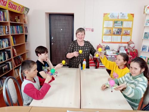 В начале 60-х гг. XX века после легендарного полета в космос Юрия Гагарина сотни тысяч молодых людей мечтали повторить его подвиг. 05 В начале 60-х гг. XX века после легендарного полета в космос Юрия Гагарина сотни тысяч молодых людей мечтали повторить его подвиг. 05