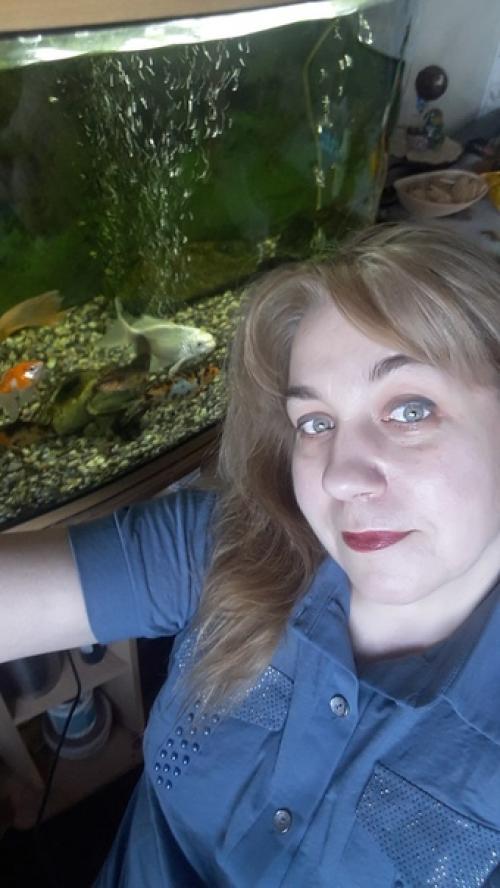 Уроки сделаны, голос охрип, седины закрашены, кончики прически подравняла. 02