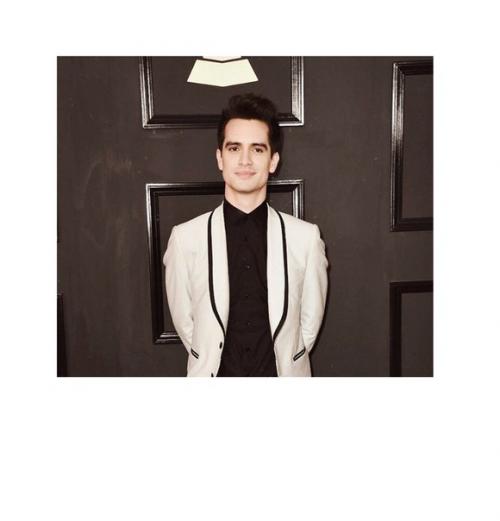 Вы видите милого мальчика с огромными глазами и очаровательно нелепой стрижкой на первом фото? 01 Вы видите милого мальчика с огромными глазами и очаровательно нелепой стрижкой на первом фото? 01