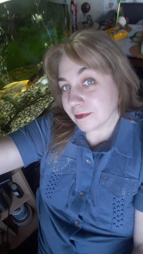 Уроки сделаны, голос охрип, седины закрашены, кончики прически подравняла. 03