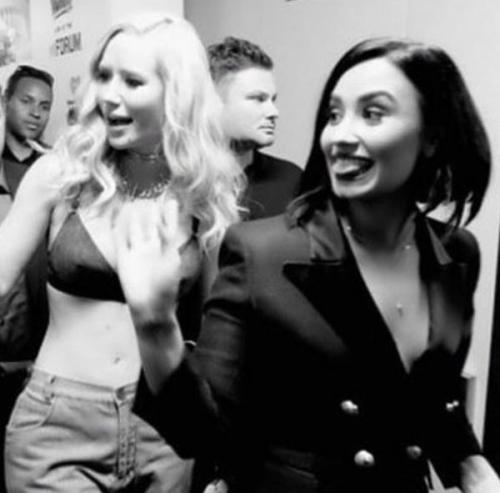 - Наконец - то запостила хаха. 05