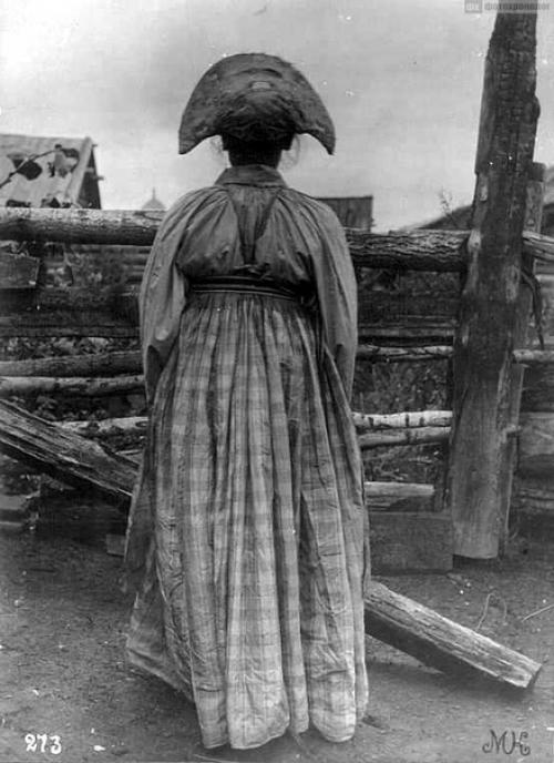 Замечательные фотографии.  Можно рассмотреть как носили кокошники. 01