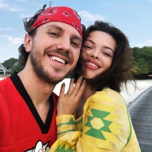 Такие красивые были вместе, но, увы, таких пар больше не существует. 04