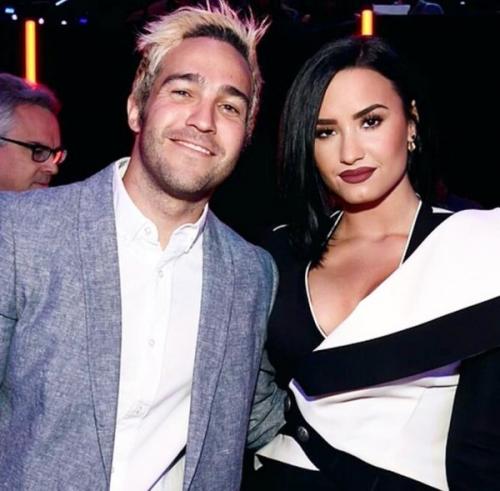 - Наконец - то запостила хаха. 03