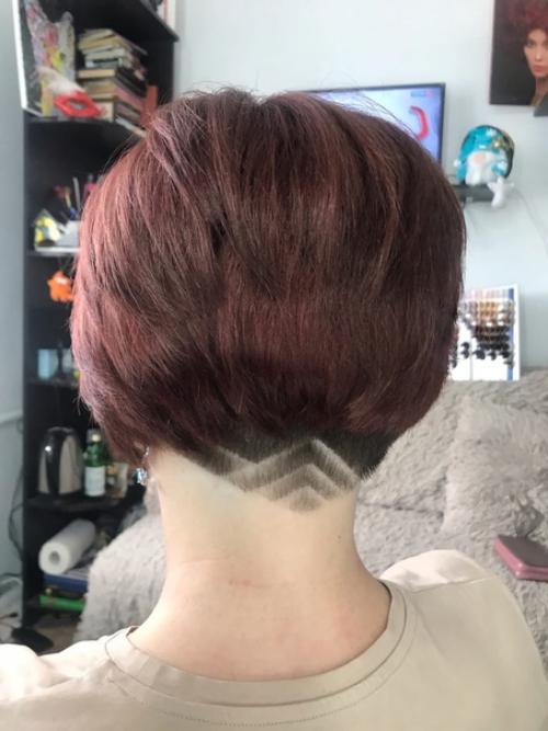 Короткий асимметричный боб это модная и дерзкая стрижка, для стильных, уверенных в себе женщин. 01