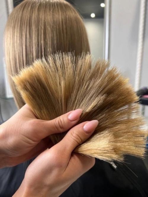 Ломкость волос и секущиеся кончики - распространенные проблемы, из-за которых ваши волосы могут выглядеть тусклыми и нездоровыми. 02