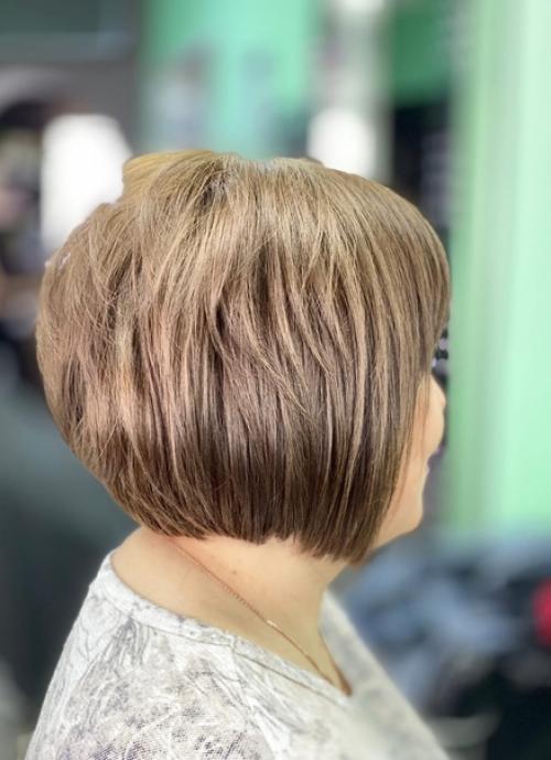 Чтобы преподнести хорошо всем известный фасон в новом свете, приходится искать новые идеи, одна из таких - стрижка градуированное каре. 02