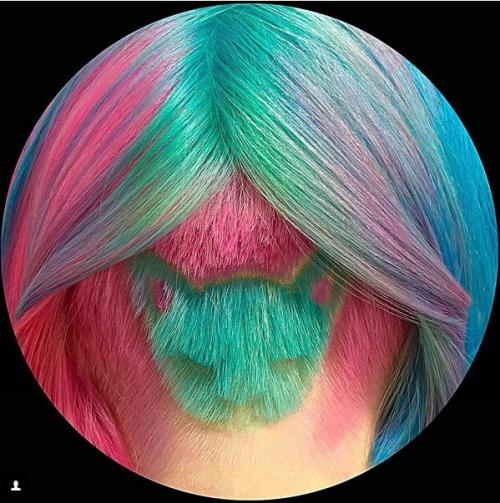 Новый тренд - котики на женских затылках. 02