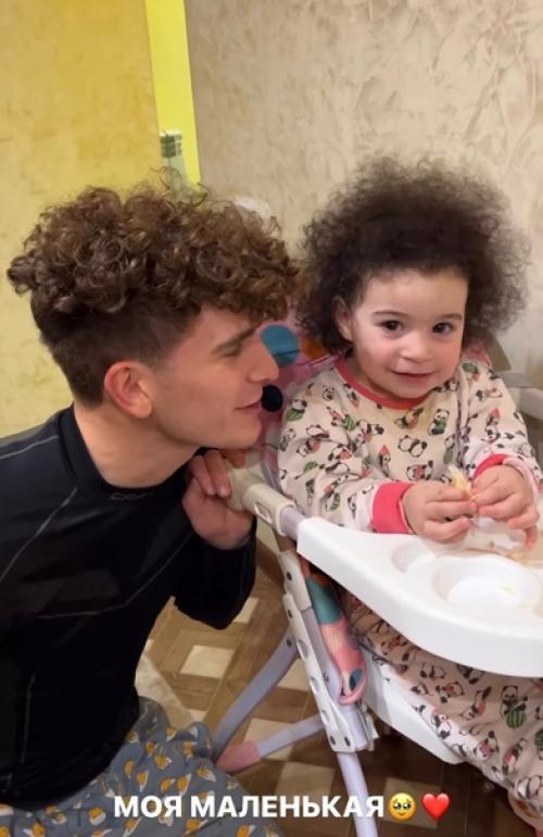 Артур бабич поделился очень милыми фото со своей младшей сестренкой! 01