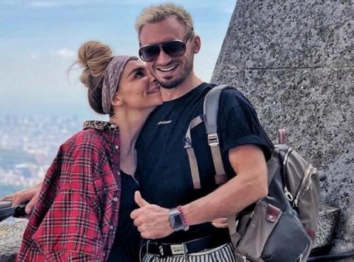 Такие красивые были вместе, но, увы, таких пар больше не существует. 01