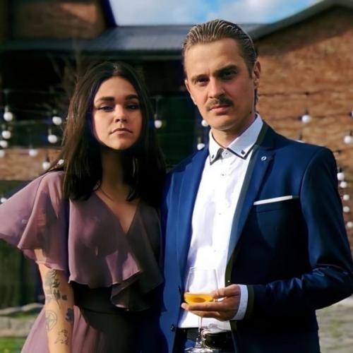 Такие красивые были вместе, но, увы, таких пар больше не существует. 03