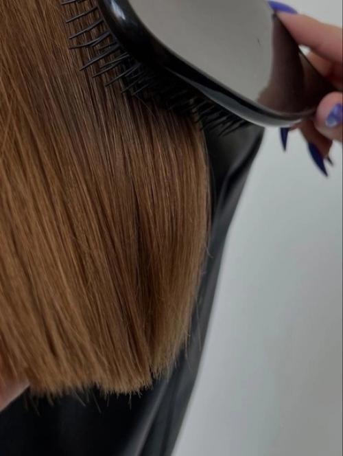 Ломкость волос и секущиеся кончики - распространенные проблемы, из-за которых ваши волосы могут выглядеть тусклыми и нездоровыми. 01