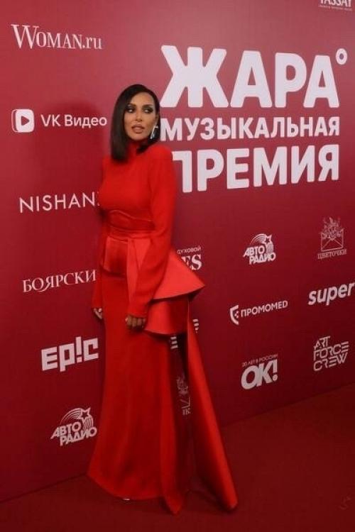 Минувшим вечером состоялась церемония жара Music Awards - настоящий праздник музыки и гламура. 02