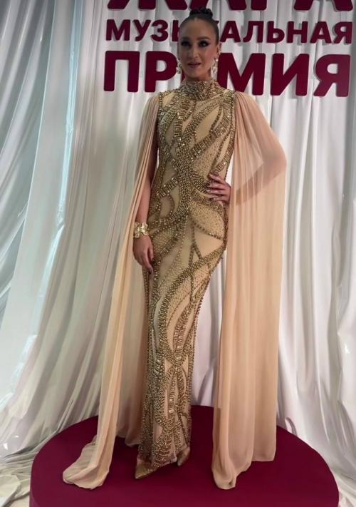 Минувшим вечером состоялась церемония жара Music Awards - настоящий праздник музыки и гламура. 05