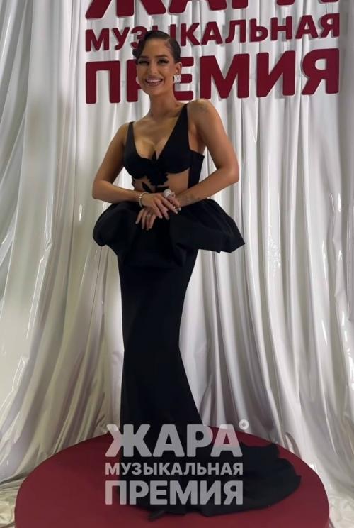 Минувшим вечером состоялась церемония жара Music Awards - настоящий праздник музыки и гламура. 06