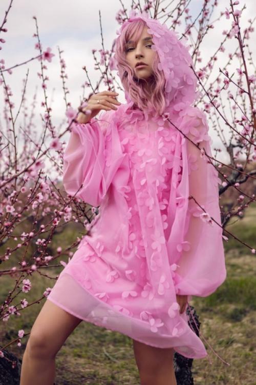 Фотосессия - это прекрасная возможность примерить на себя абсолютно любой образ. 01