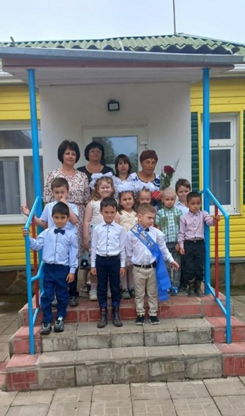 30 мая 2023 года в стенах мбдоу детский сад N 17ручеёк состоялся праздник выпускной - 2023. 02