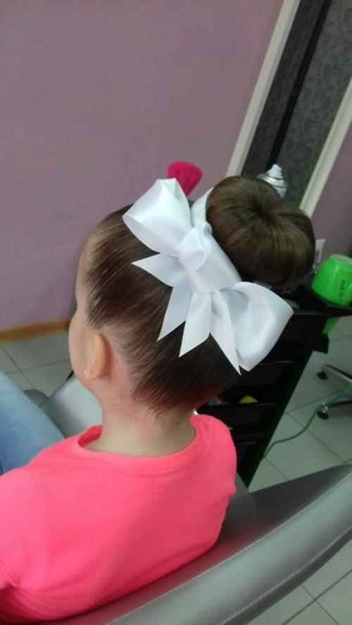 Детский выпускной.   Май - красивый весенний месяц: много зелени, цветов. 01