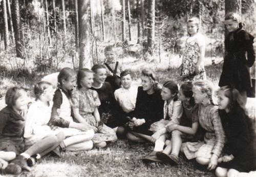 Снова листаю альбомы Клавдии Александровны савкиной, пытаюсь представить какие-то моменты её судьбы. 01