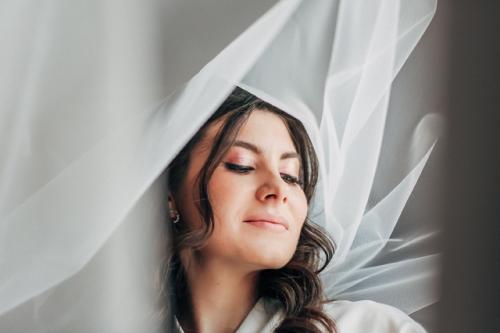 Утро- это самое лучшее время для съемки портретов невесты. 07