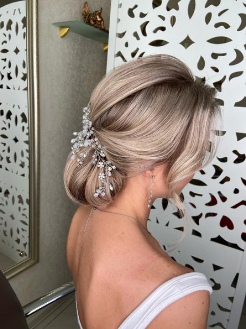 Вечерний очаровательный пучок станет лучшим завершением для торжественного облика - будь то свадьбы в образе невесты, для выпускного, дня рождения. 07