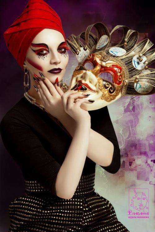 Маска и макияж - одного поля ягоды. 08