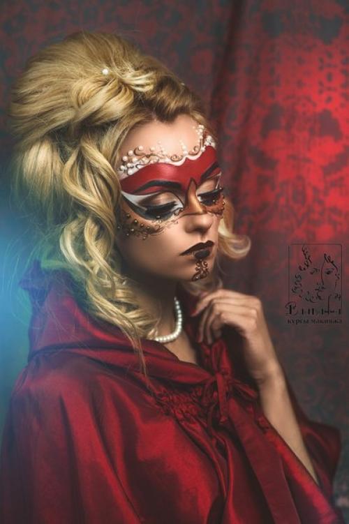 Маска и макияж - одного поля ягоды. 01