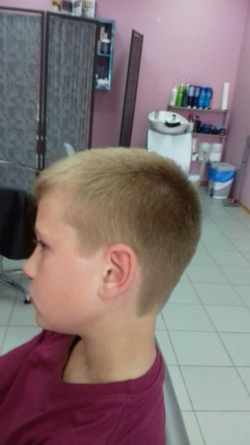 Детский выпускной.   Май - красивый весенний месяц: много зелени, цветов. 03