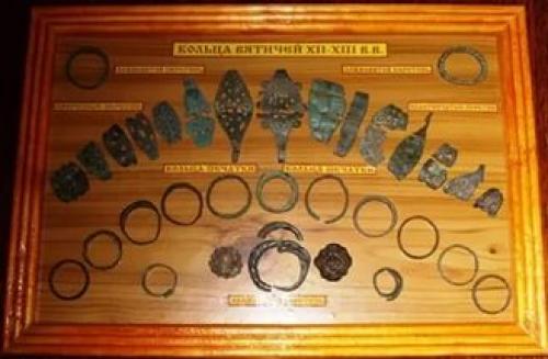 Вятичи.  Жилых слоев с перечисленными здесь Находками в Москве пока не найдено, но они, конечно, были. 02