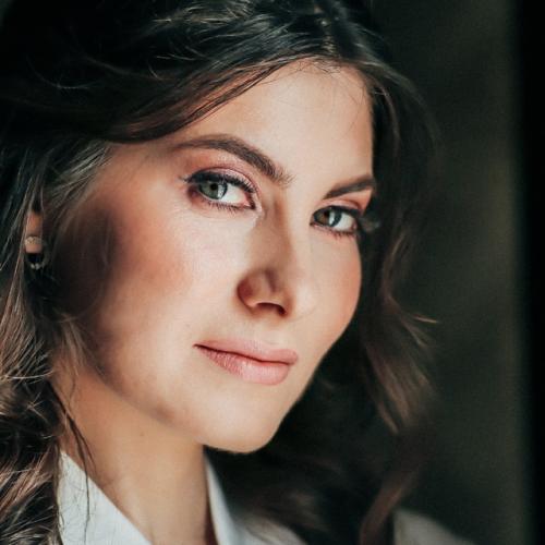 Утро- это самое лучшее время для съемки портретов невесты. 04