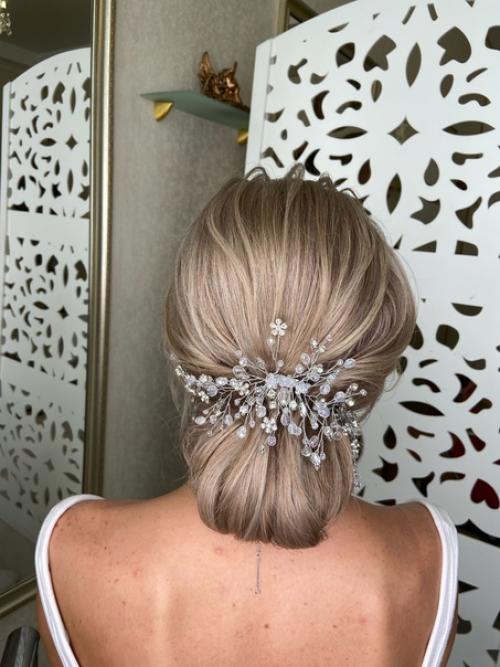 Вечерний очаровательный пучок станет лучшим завершением для торжественного облика - будь то свадьбы в образе невесты, для выпускного, дня рождения. 01